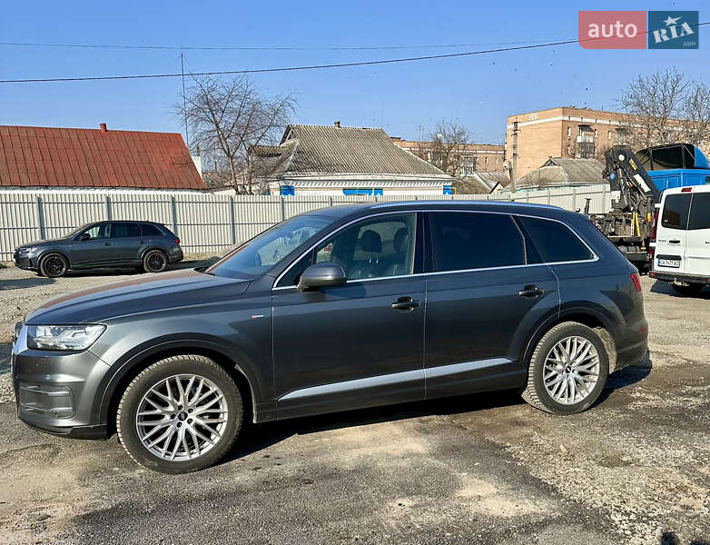 Позашляховик / Кросовер Audi Q7 2018 в Шполі