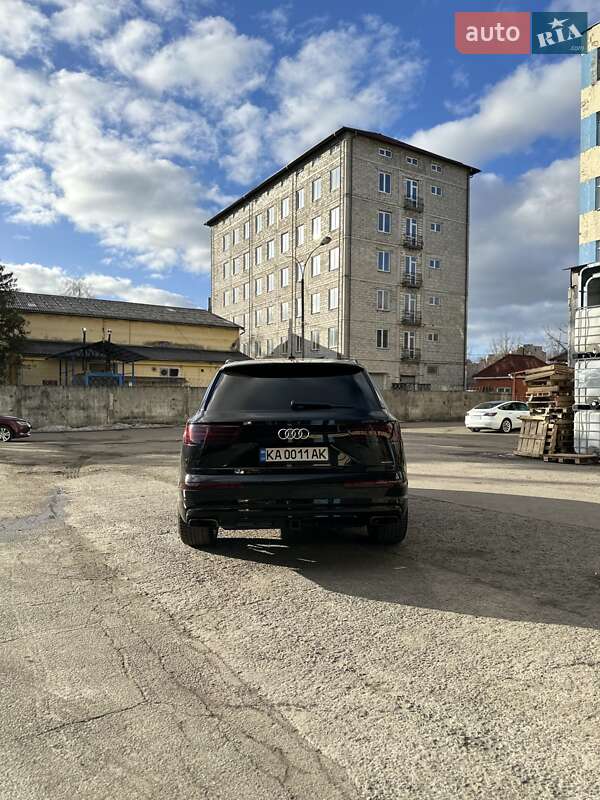 Позашляховик / Кросовер Audi Q7 2016 в Києві