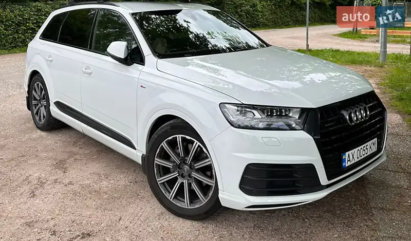 Внедорожник / Кроссовер Audi Q7 2016 в 