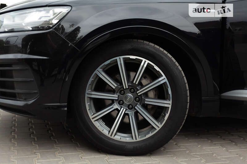 Внедорожник / Кроссовер Audi Q7 2015 в Первомайске