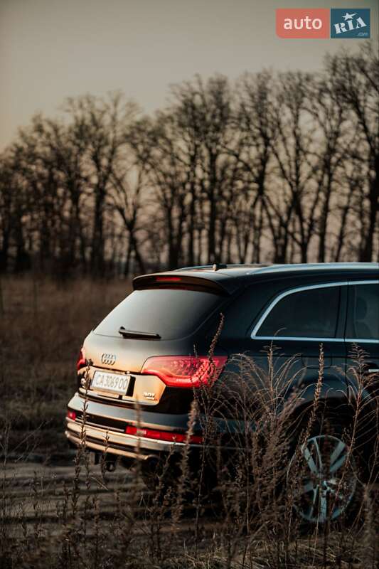 Внедорожник / Кроссовер Audi Q7 2015 в Черкассах