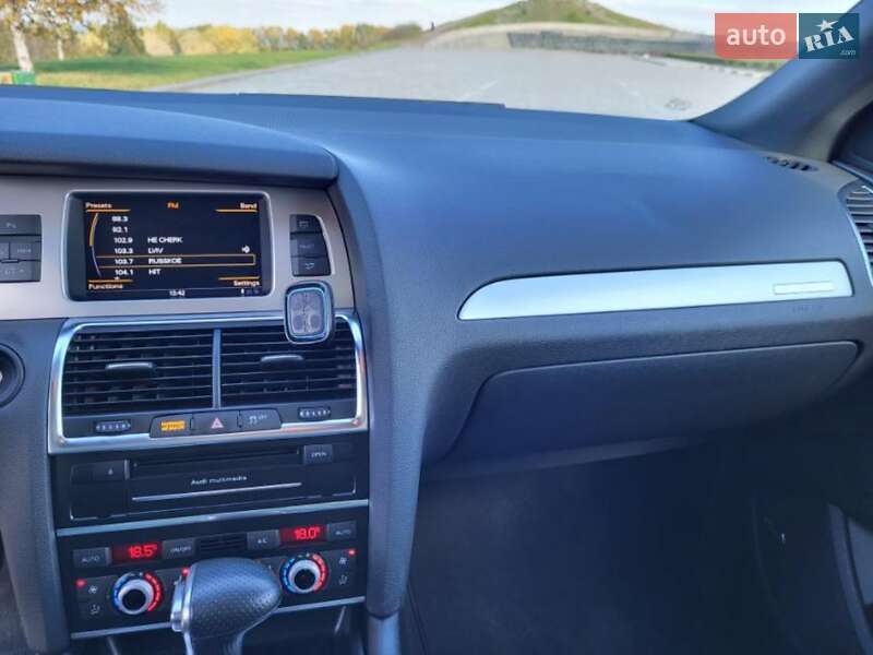 Позашляховик / Кросовер Audi Q7 2015 в Черкасах