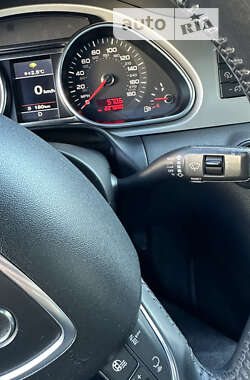 Внедорожник / Кроссовер Audi Q7 2010 в 