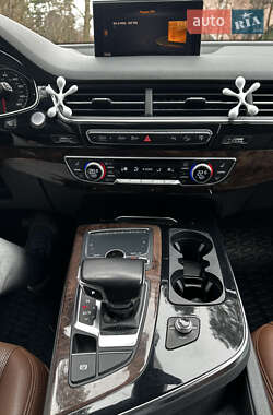 Внедорожник / Кроссовер Audi Q7 2016 в 