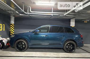 Позашляховик / Кросовер Audi Q7 2017 в 