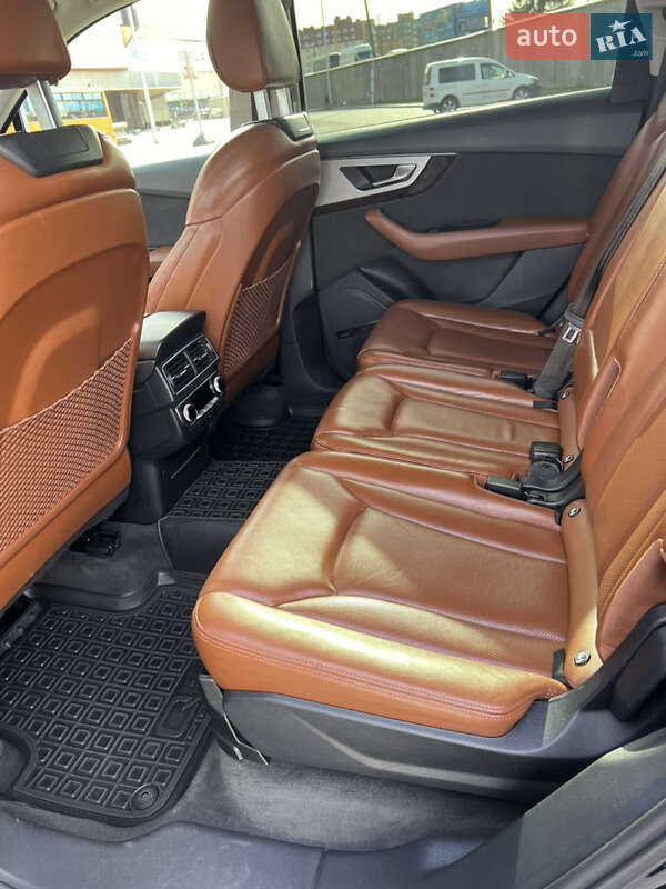 Внедорожник / Кроссовер Audi Q7 2016 в Луцке
