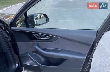 Позашляховик / Кросовер Audi Q7 2017 в 