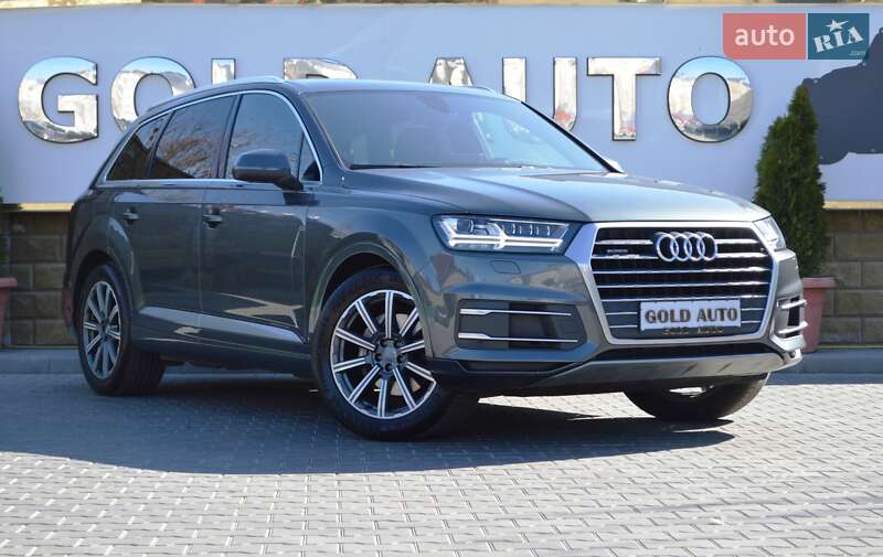 Внедорожник / Кроссовер Audi Q7 2017 в 