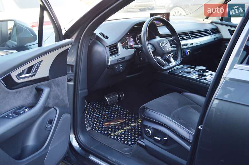 Внедорожник / Кроссовер Audi Q7 2017 в Одессе