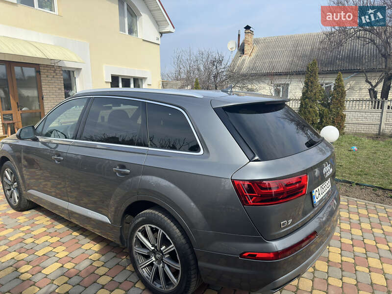 Позашляховик / Кросовер Audi Q7 2016 в Києві
