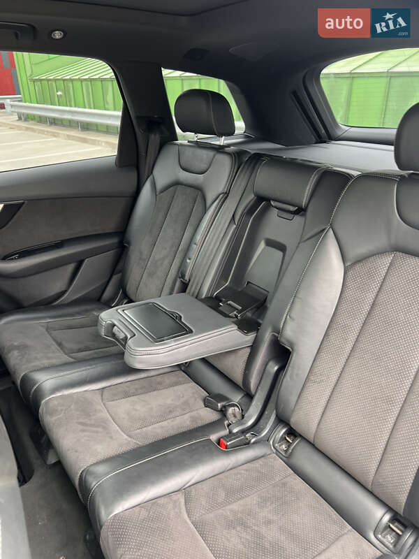 Внедорожник / Кроссовер Audi Q7 2016 в Киеве