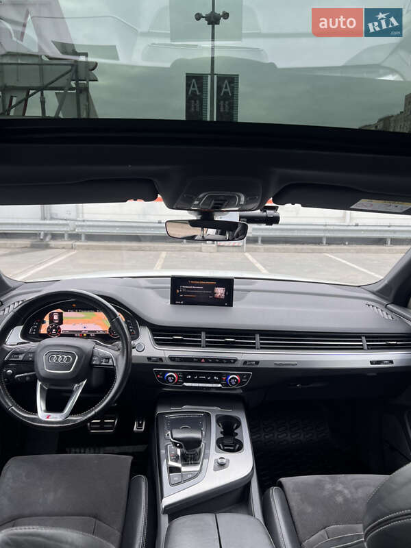 Внедорожник / Кроссовер Audi Q7 2016 в Киеве