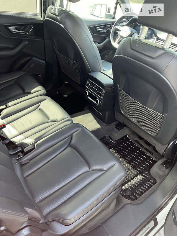 Внедорожник / Кроссовер Audi Q7 2016 в Черновцах