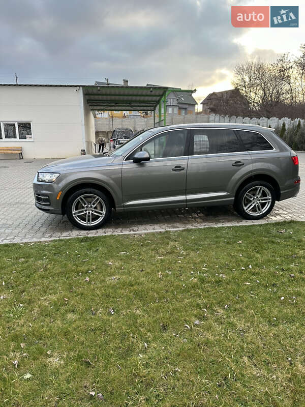 Позашляховик / Кросовер Audi Q7 2016 в Чернівцях