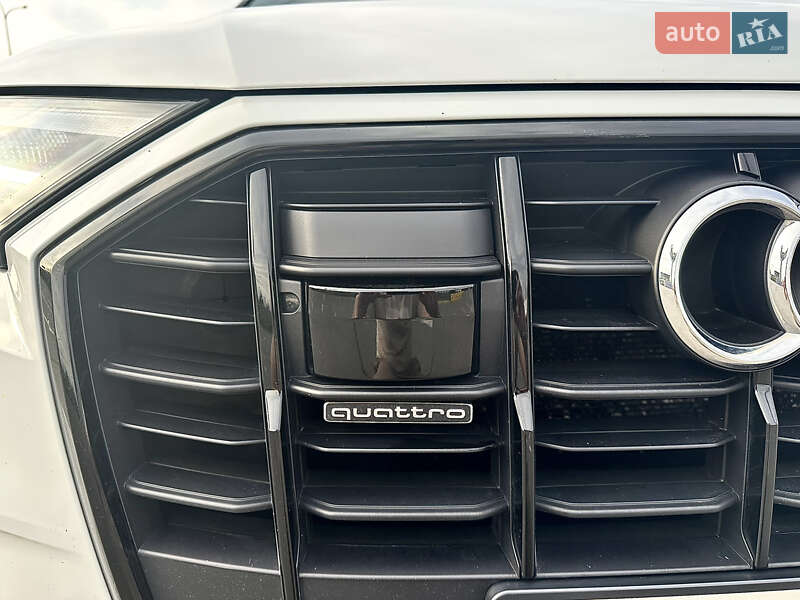 Позашляховик / Кросовер Audi Q7 2020 в Ужгороді