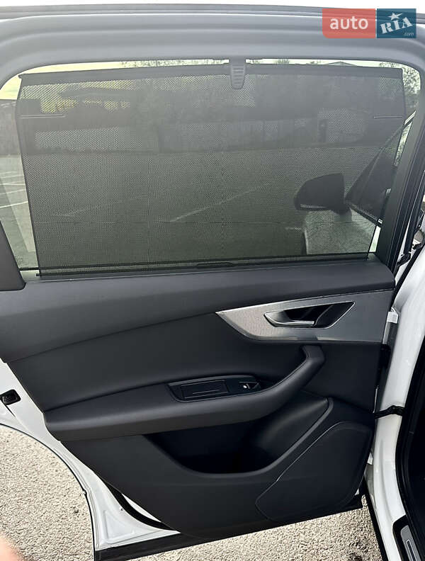 Позашляховик / Кросовер Audi Q7 2020 в Ужгороді