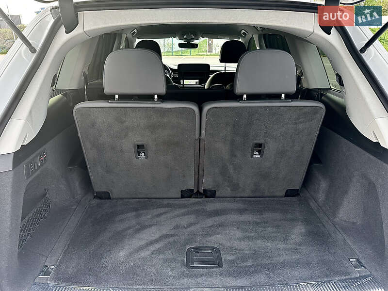 Позашляховик / Кросовер Audi Q7 2020 в Ужгороді