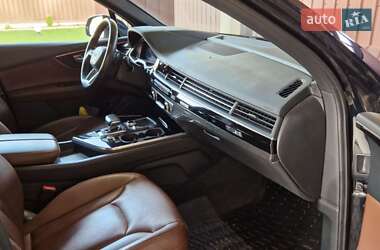 Внедорожник / Кроссовер Audi Q7 2017 в 