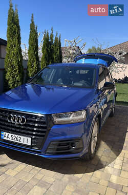 Позашляховик / Кросовер Audi Q7 2017 в 