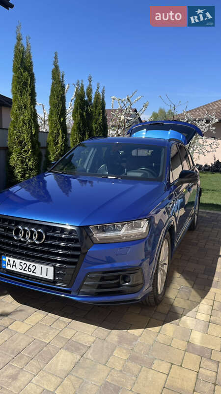 Позашляховик / Кросовер Audi Q7 2017 в 