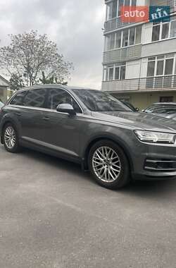 Внедорожник / Кроссовер Audi Q7 2015 в 