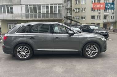 Внедорожник / Кроссовер Audi Q7 2015 в 