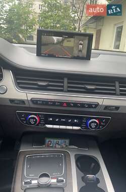 Внедорожник / Кроссовер Audi Q7 2015 в 