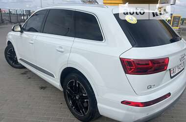 Позашляховик / Кросовер Audi Q7 2017 в Рівному