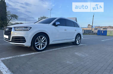 Внедорожник / Кроссовер Audi Q7 2016 в 