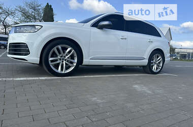 Внедорожник / Кроссовер Audi Q7 2016 в 