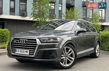 Внедорожник / Кроссовер Audi Q7 2016 в 