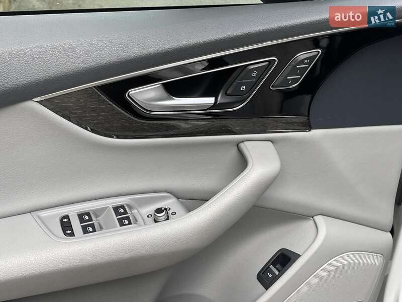 Позашляховик / Кросовер Audi Q7 2017 в Трускавці