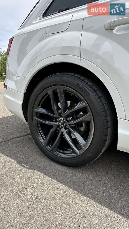 Позашляховик / Кросовер Audi Q7 2015 в Южноукраїнську
