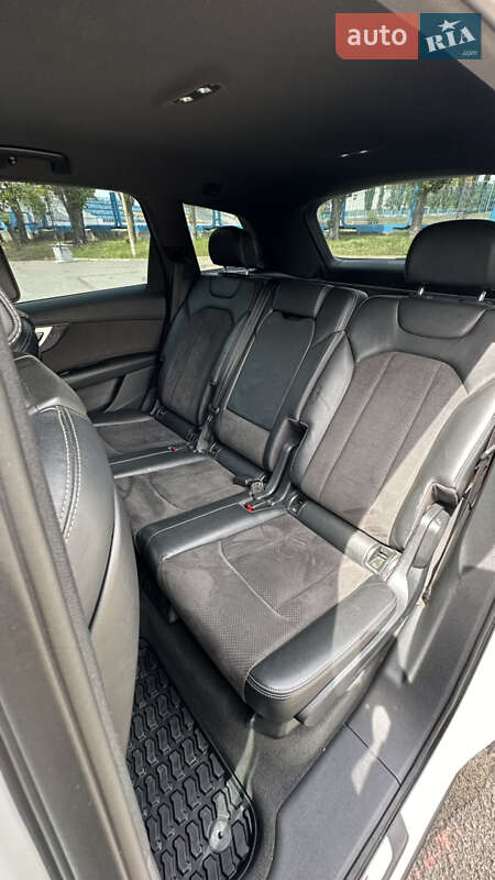 Позашляховик / Кросовер Audi Q7 2015 в Южноукраїнську