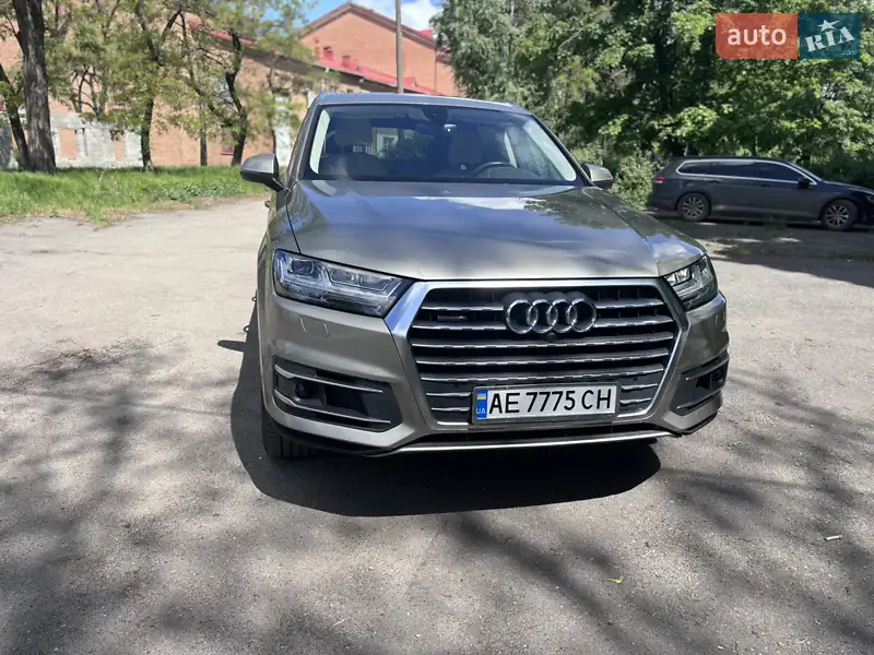 Внедорожник / Кроссовер Audi Q7 2017 в 