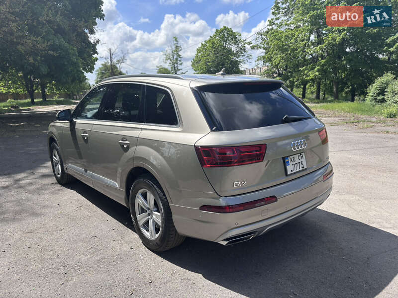 Позашляховик / Кросовер Audi Q7 2017 в Кривому Розі