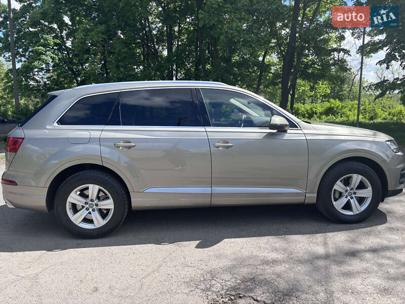 Позашляховик / Кросовер Audi Q7 2017 в Кривому Розі