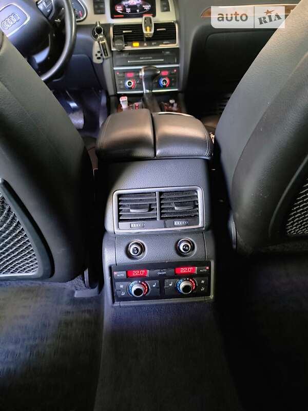 Позашляховик / Кросовер Audi Q7 2014 в Долині