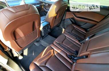 Внедорожник / Кроссовер Audi Q7 2016 в 