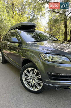Внедорожник / Кроссовер Audi Q7 2015 в 