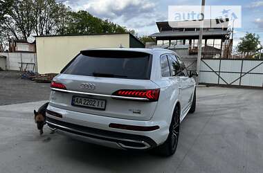 Позашляховик / Кросовер Audi Q7 2020 в Києві