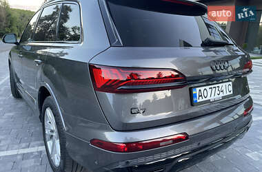 Позашляховик / Кросовер Audi Q7 2021 в Ужгороді