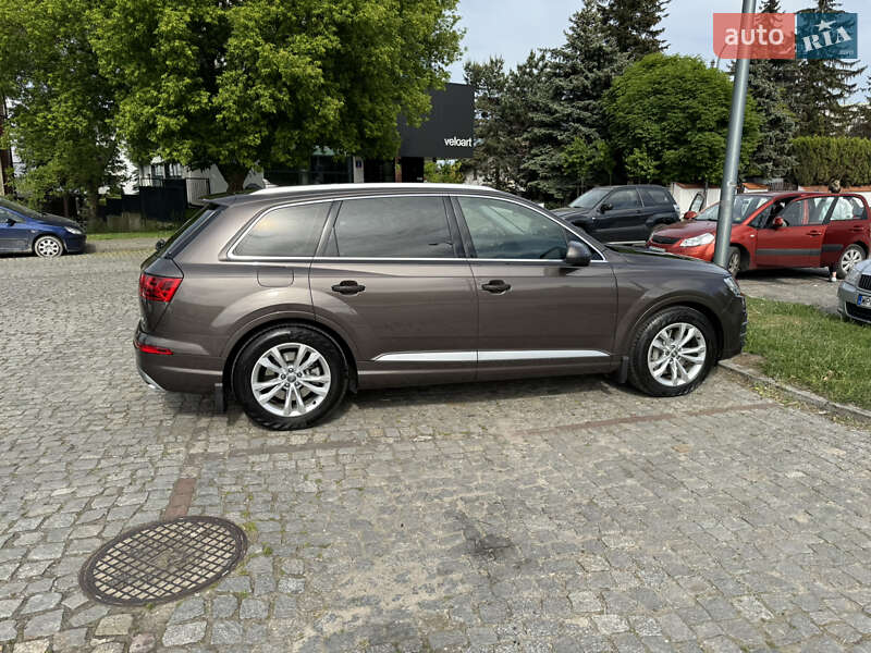 Внедорожник / Кроссовер Audi Q7 2015 в Киеве