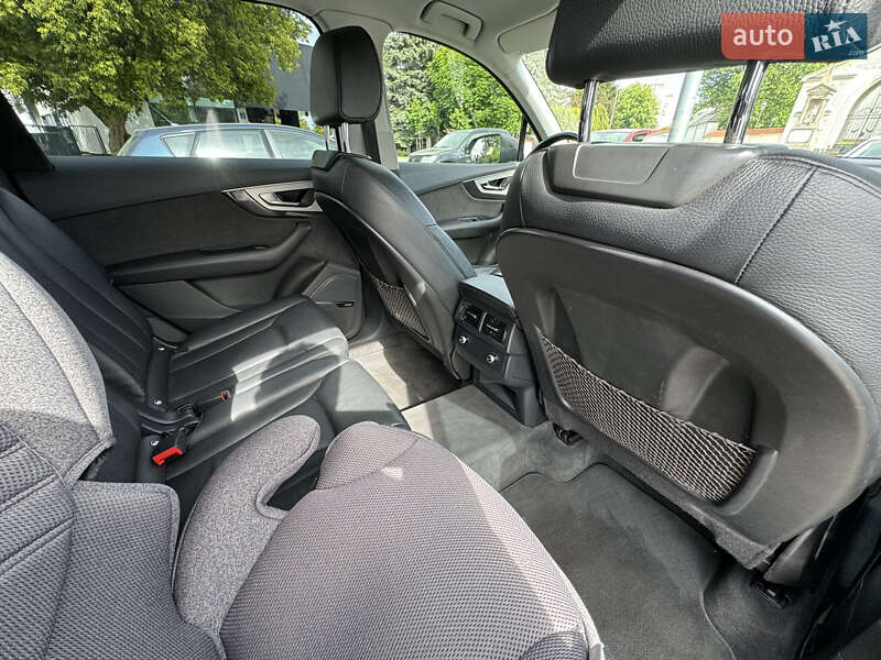 Внедорожник / Кроссовер Audi Q7 2015 в Киеве