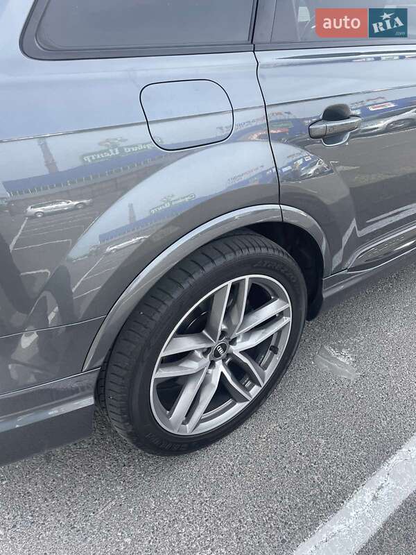 Позашляховик / Кросовер Audi Q7 2018 в Львові