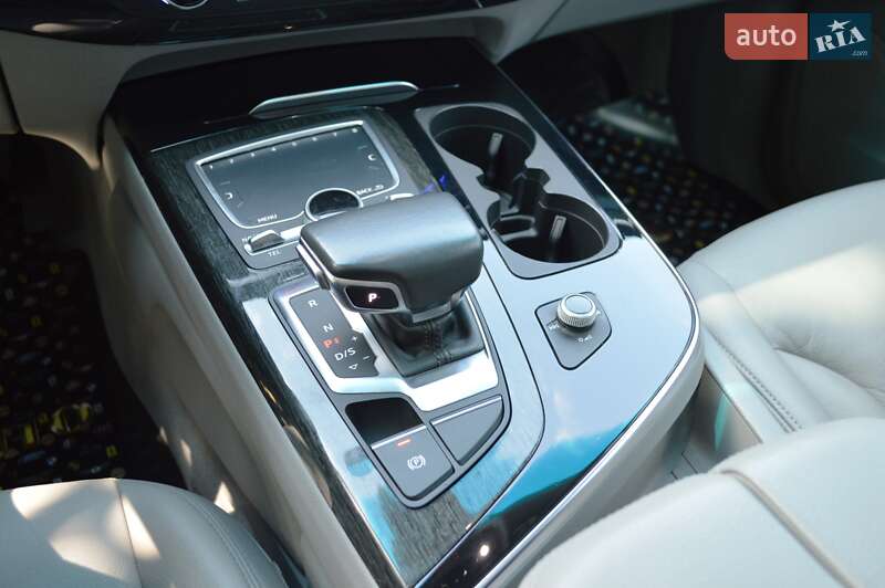 Позашляховик / Кросовер Audi Q7 2016 в Одесі