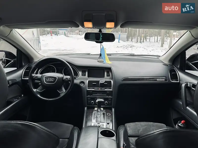 Позашляховик / Кросовер Audi Q7 2013 в 