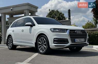 Внедорожник / Кроссовер Audi Q7 2016 в 