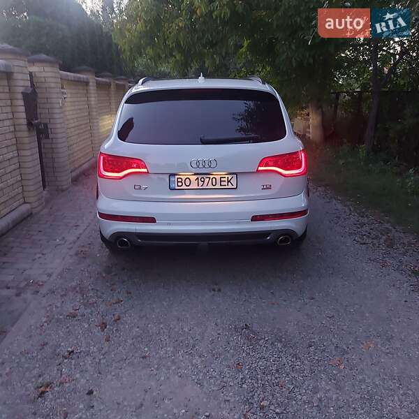 Позашляховик / Кросовер Audi Q7 2015 в Чорткові