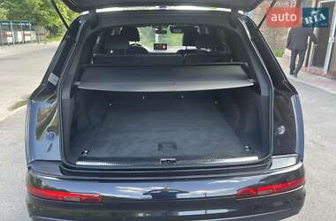 Внедорожник / Кроссовер Audi Q7 2016 в 